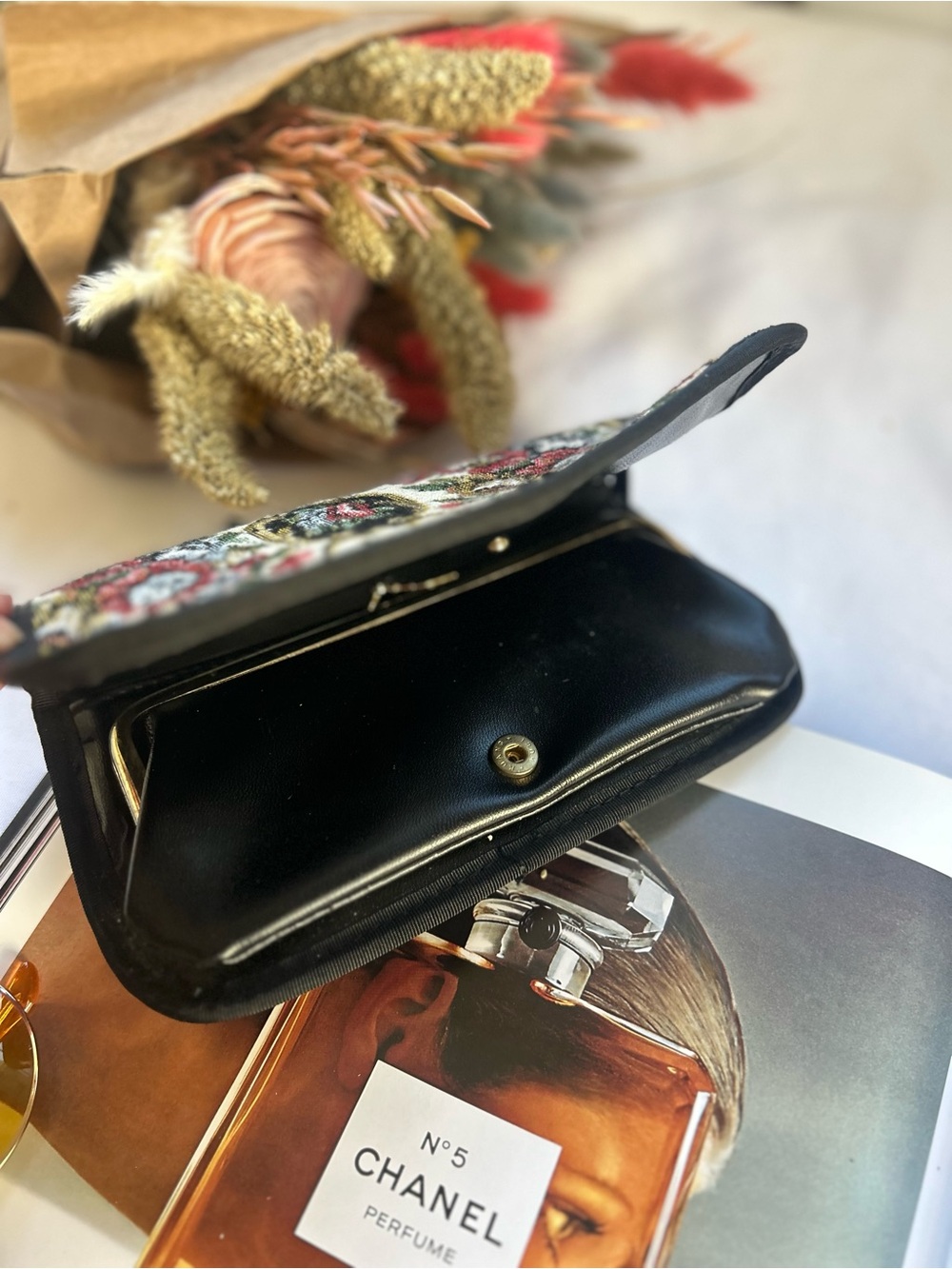 Floral Tapestry Clutch vintage eyeglass holder case bifoldWallet - Cream and Red - Picture 3 of 7